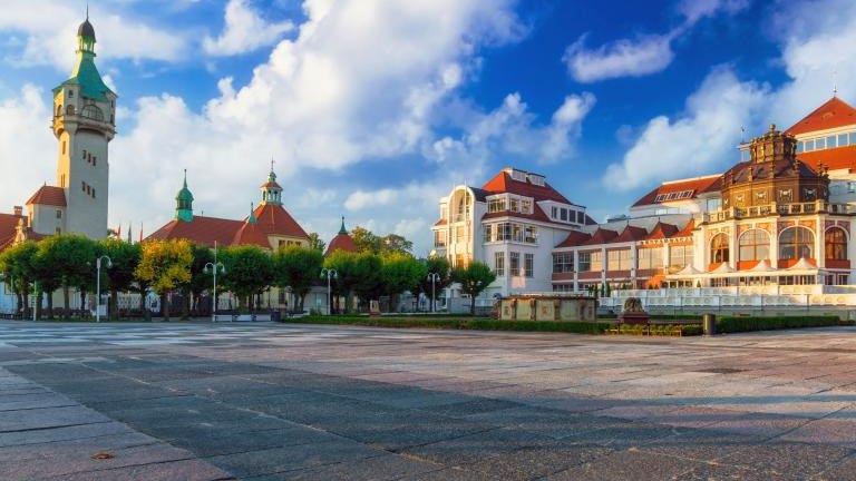 shutterstock_1755105791 Lighthouse by the Baltic sea in Sopot, Poland..jpg