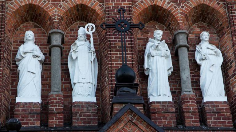 shutterstock_2161838599  Fragment of the facade of the church, collegiate church of St. Peter and Paul in Ciechocinek, Poland.jpg